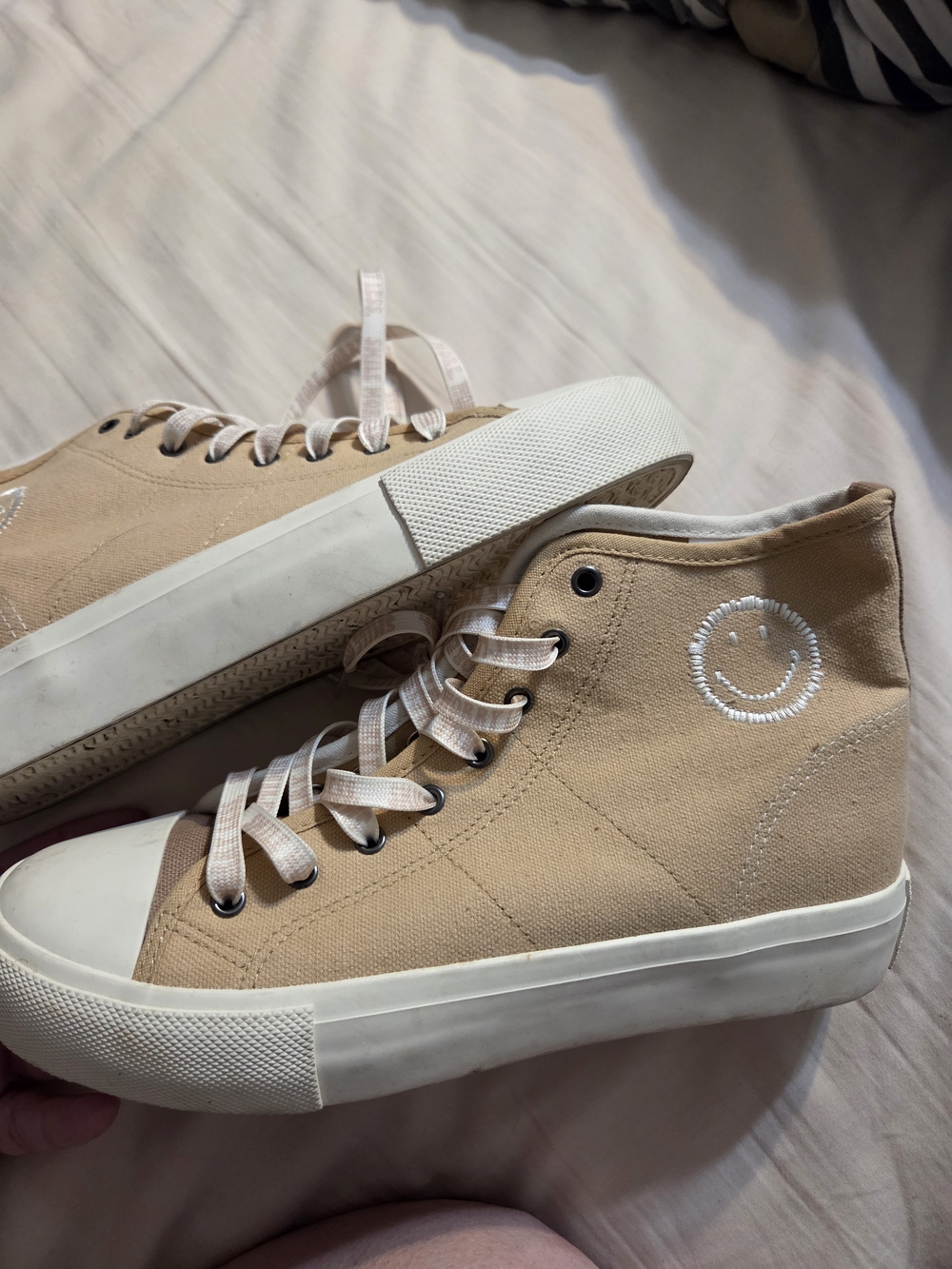 American Eagle Outfitters Beige High-Top Sneakers with Smiley Embroidery